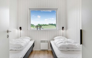 4 bedrooms, travel cot, free WiFi