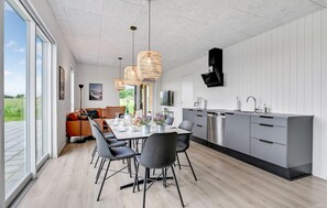 Interior - 4 bedroom awesome home in Løgstrup (Løgstrup)
