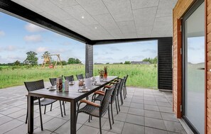 Outdoor dining - 4 bedroom awesome home in Løgstrup (Løgstrup)