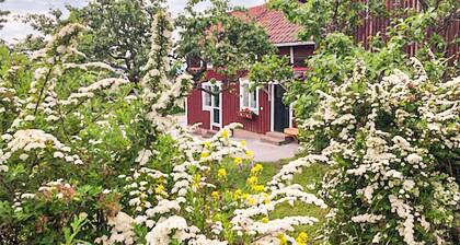 Gorgeous home in RĂ€ttvik with lake view