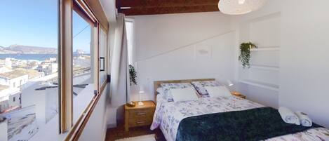 2 makuuhuonetta, silitysrauta/-lauta, vauvan matkasänky, ilmainen Wi-Fi