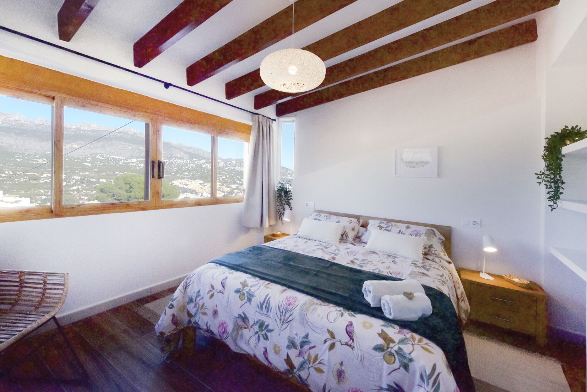 3 slaapkamers, een strijkplank/strijkijzer, reisbedje, gratis wifi