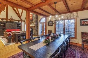 Dining - Luxe Private Getaway in the Heart of Wintergreen! (Roseland)