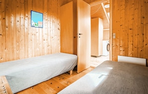 3 bedrooms, travel crib, free WiFi