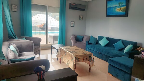 Smart TV, fireplace, video games, ping pong