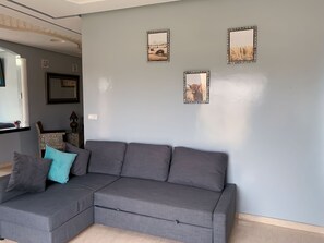 Smart TV, lareira, videogames, mesa de pingue-pongue