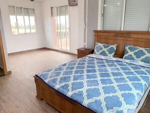 5 bedrooms, desk, iron/ironing board, travel cot