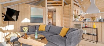 Awesome home in Juelsminde with WiFi
