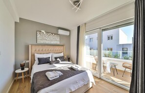 4 bedrooms, free WiFi, bed sheets - Cozy home in Kastel Stari (Kastel Stari)