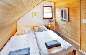 2 bedrooms, travel cot, free WiFi