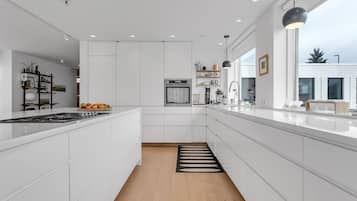 Réfrigérateur, micro-ondes, four, lave-vaisselle