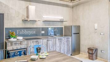 Kühlschrank, Geschirrspüler