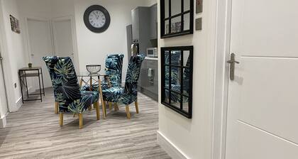 Stylish 3beds Nystyle Apt - Parking, Self Check-in