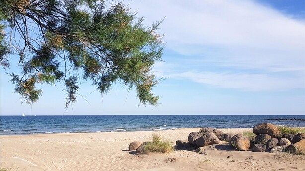 A beach with clear skies, calm sea, and rocky outcrops. - Amazing home in AGDE with WiFi (AGDE)