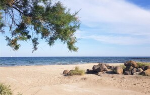 Beach nearby, fishing - Amazing home in AGDE with WiFi (AGDE)