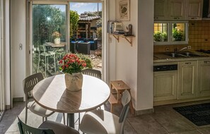 Dining - Amazing home in AGDE with WiFi (AGDE)