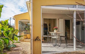 Outdoor dining - Amazing home in AGDE with WiFi (AGDE)