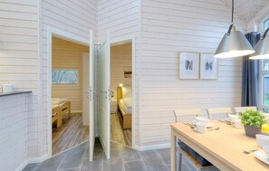3 bedrooms, travel crib, free WiFi, bed sheets
