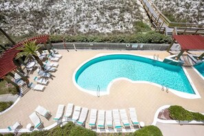 Outdoor pool, a heated pool - Beachfront with Beach Setup Included! (Navarre)