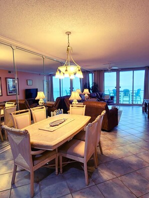 Dining - Beachfront with Beach Setup Included! (Navarre)