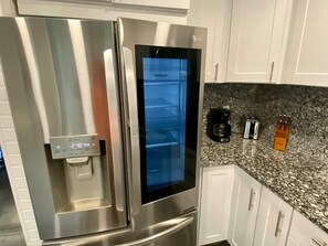 Interior - Prim-Rose Retreat- 8min ✈️, 5 min Dwntwn, 3 Kings! (Salt Lake City)