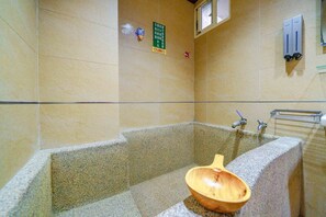 Elite Quadruple Room | Bathroom | Spring water tub, towels - Dingai Holiday Museum (Jiaoxi)