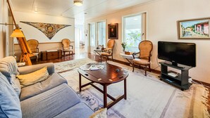 A spacious living room with a sofa, armchairs, a coffee table, and a television. - 3 bedroom awesome home in Onsala (Onsala)