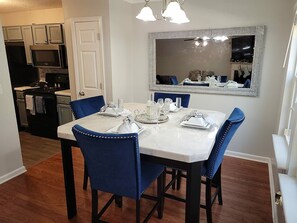 Dining - Spacious Atl Gem near the Battery & Six Flags! (Mableton)