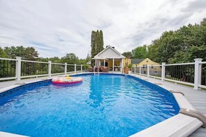Outdoor pool - Lake Winnipesaukee, Weirs Beach, Funspot, Gunstock (Laconia)