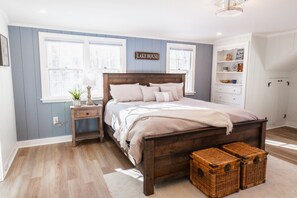 6 bedrooms, iron/ironing board, free WiFi, bed sheets