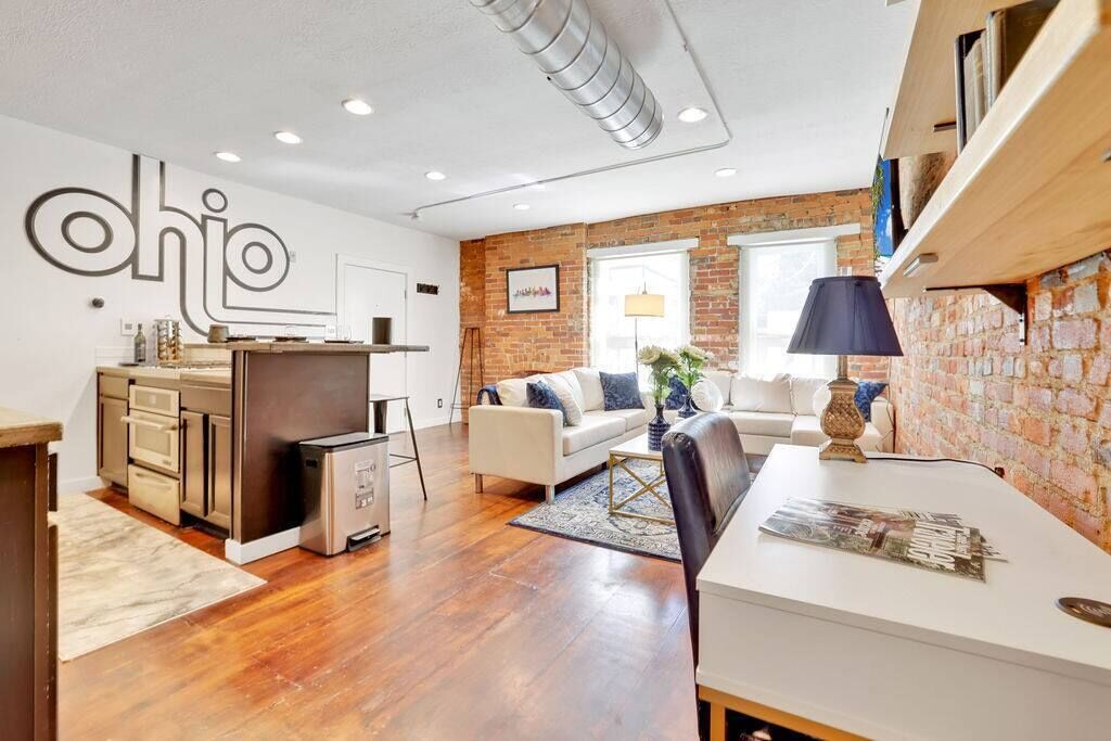Luxury Suite w/FREE Parking near Convention Center