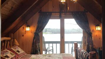 4 slaapkamers, een bureau, een strijkplank/strijkijzer, gratis wifi