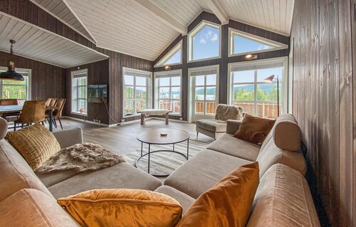 Beautiful home in Rødberg