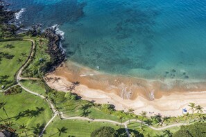 Beach nearby, sun-loungers, beach towels - Stunning 2-bedroom Wailea Elua, walk to beach, ocean view!  (Kihei)