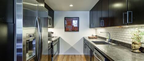 Fridge, microwave, oven, stovetop