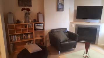 Smart TV, fireplace, DVD player