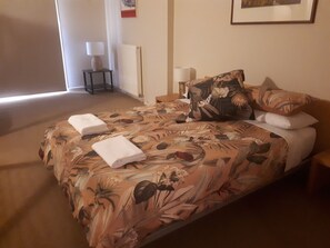 1 dormitorio, tabla de planchar con plancha, wifi gratis y ropa de cama