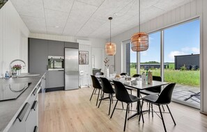 Køleskab, opvaskemaskine, kaffe-/temaskine