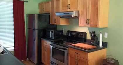 Beautifully Decorated, 2-bdrm Condo Close to Burlington and Skiing