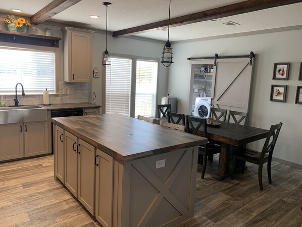 Dining - Relax and Enjoy Nature at Historic Fort Clark Springs (Brackettville)