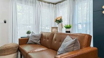 Smart TV, fireplace, offices