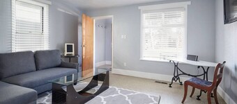 Convenient 1-Bedroom House near Hospital & Downtown