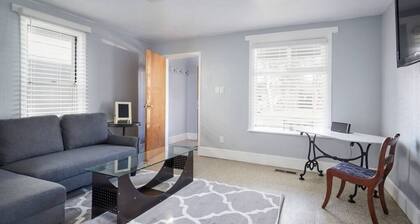 Convenient 1-Bedroom House near Hospital & Downtown