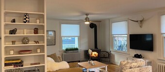 Renovated farmhouse w/hot tub Hudson Valley escape