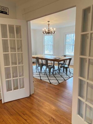 Dining - Renovated farmhouse w/hot tub Hudson Valley escape (Cottekill)