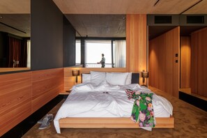Deluxe Room, 1 king bed | Caja fuerte, decoración individual, escritorio y cortinas opacas