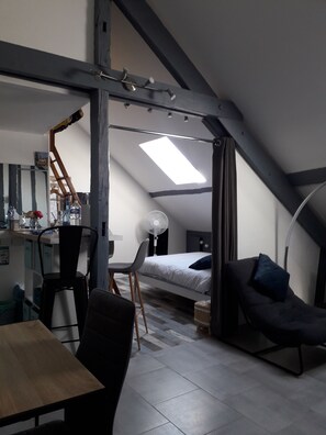 1 slaapkamer, een strijkplank/strijkijzer, gratis wifi