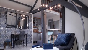 Interior - Le Mini Loft *** La Suite, Montargis. (Montargis)