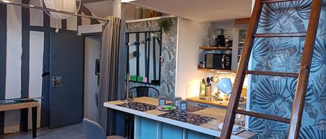 Coffee/tea maker, fridge, microwave, electric kettle