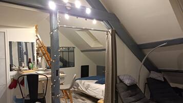 1 slaapkamer, een strijkplank/strijkijzer, gratis wifi